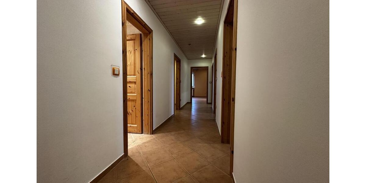 4-Zimmer-Wohnung mit Balkon, Aufzug und Kellerraum zu vermieten! 4 zimmer