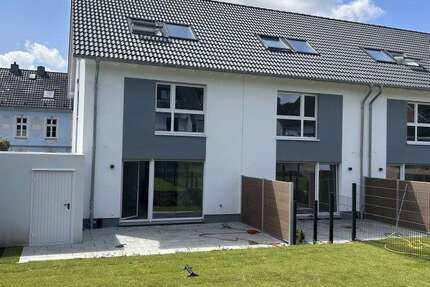 Haus Langenfeld-Reusrath Reusrath - 5 Zimmer, 137 m&sup2;, 2.425&euro; | Angebot:25725696