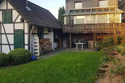 Haus Wipperfürth - 6 Zimmer, 270 m&sup2;, 325.000&euro; | Angebot:24066056