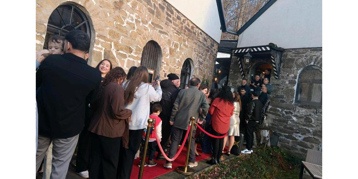 Einfamilienhaus Radevormwald - 8 Zimmer, 350 m&sup2;, 3.500&euro; | Angebot:25957722