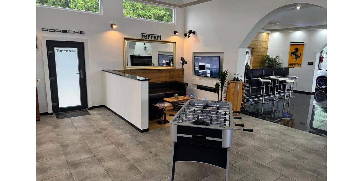 Befahrbare Autohaus Gewerbehalle Halle ca 900qm mit Büro zimmer