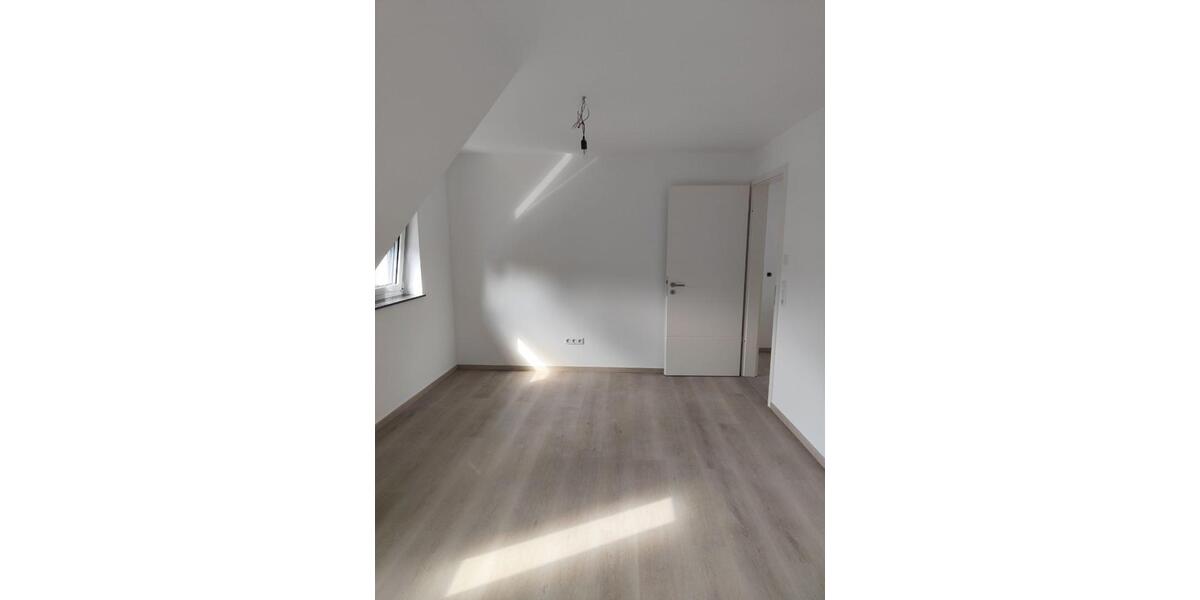 Doppelhaushälfte Essen Stadtbezirk VIII - 5.5 Zimmer, 134 m&sup2;, 2.350&euro; | Angebot:24130141