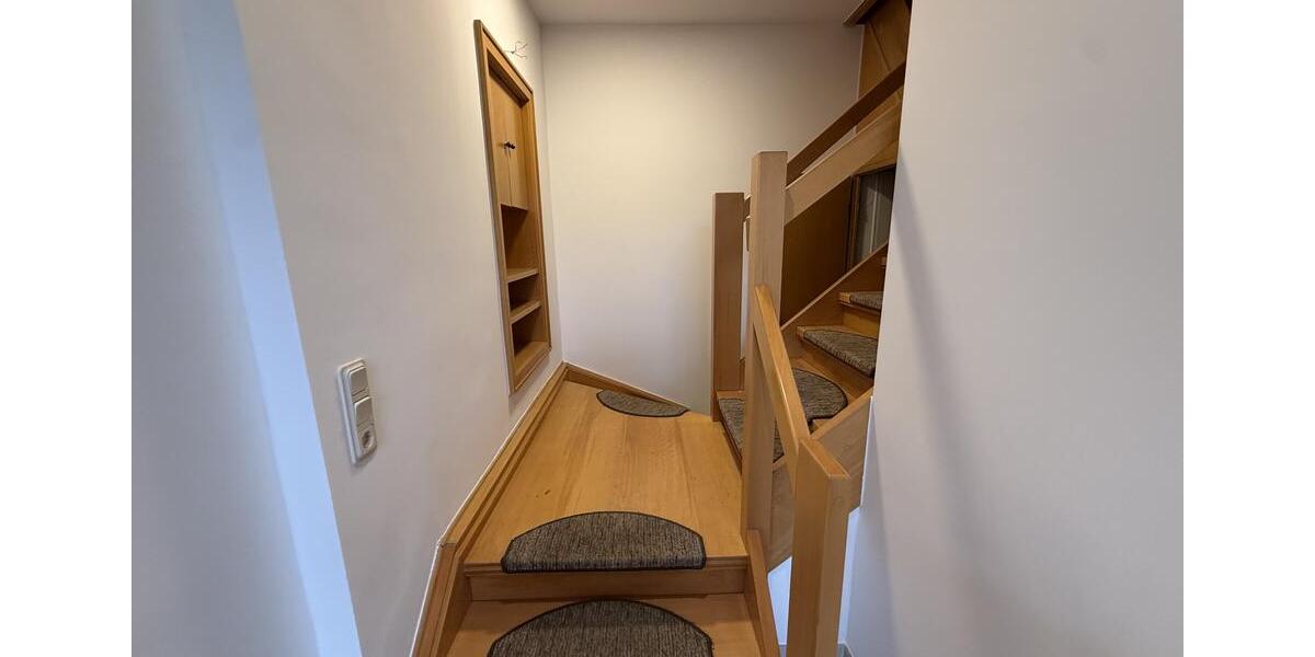 Großzügige Maisonette-Wohnung mit Parkett, Einbauküche & Hobbyräumen 5 zimmer