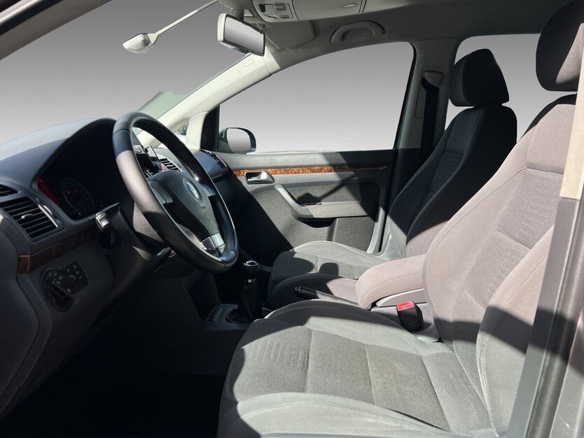 VW Touran Highline Navi Klima Standhzg. PDC Tempo 415.951 km 2.550 € Wuppertal 42327