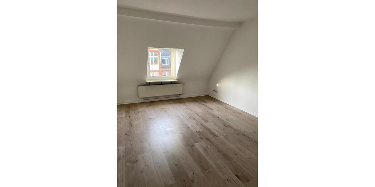 Dachgeschoßwohnung Düsseldorf Oberbilk - 2 Zimmer, 48 m&sup2;, 670&euro; | Angebot:25590275
