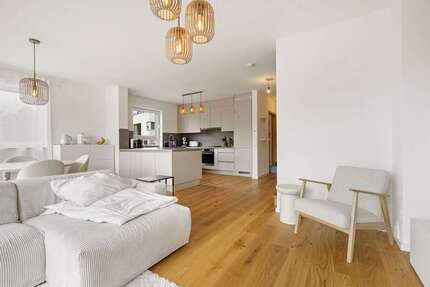 Haus zum Mieten in Burglengenfeld 1.950 € 179.01 m²
