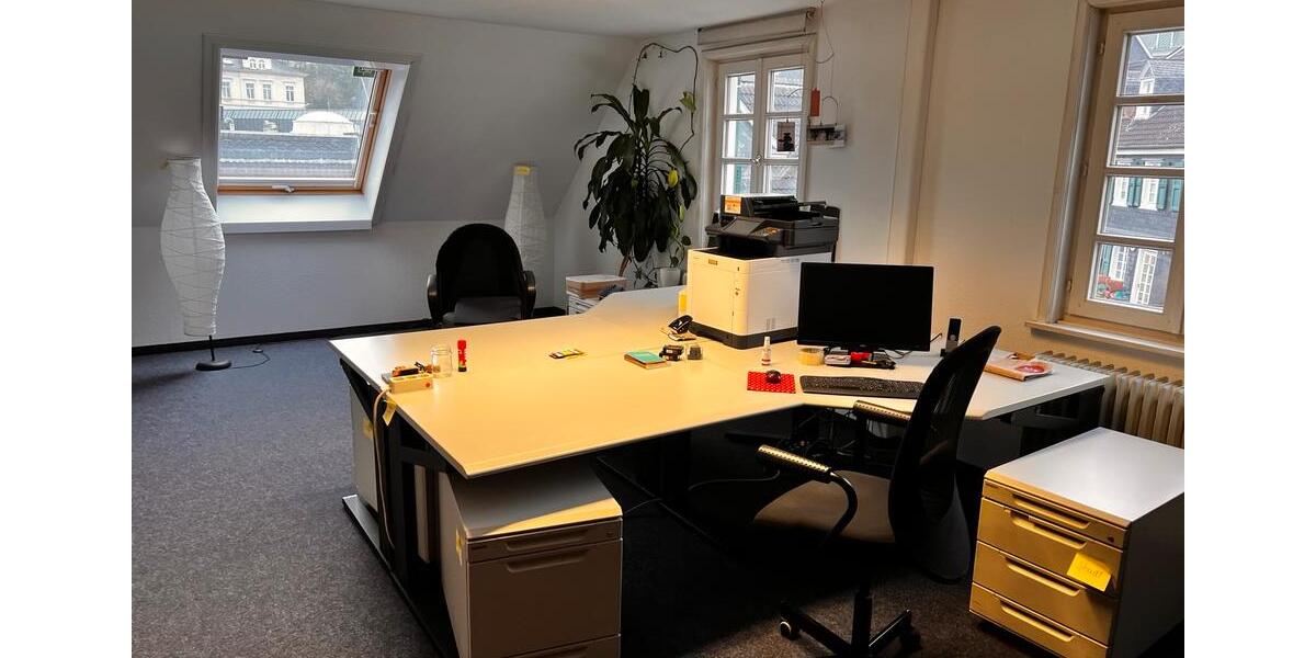 Dachgeschoss komplett zu mieten 100QM zimmer