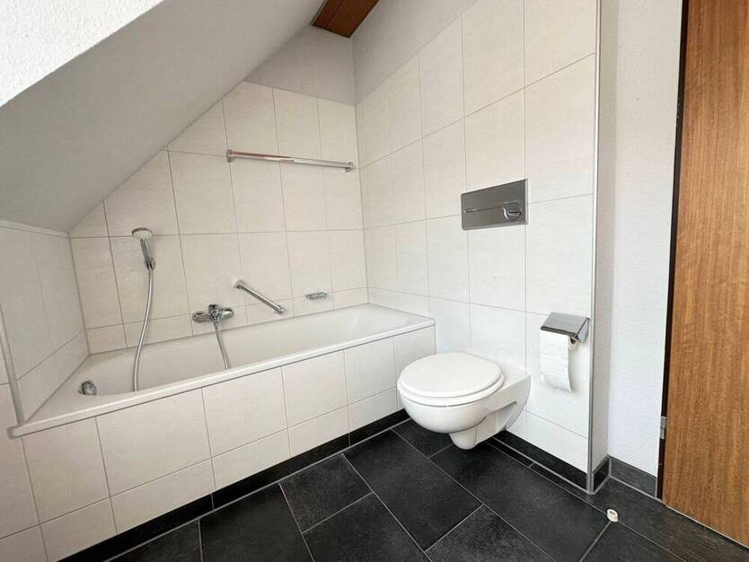 Familienfreundliches Reihenendhaus: 4 SchlafZimmer, Garten, Garage mit viel Platz & Potenzial