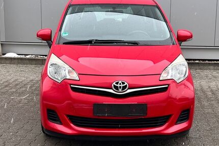 Toyota Verso-S 230.000 km 3.490 &euro; Düsseldorf - Bezirk 8 40231