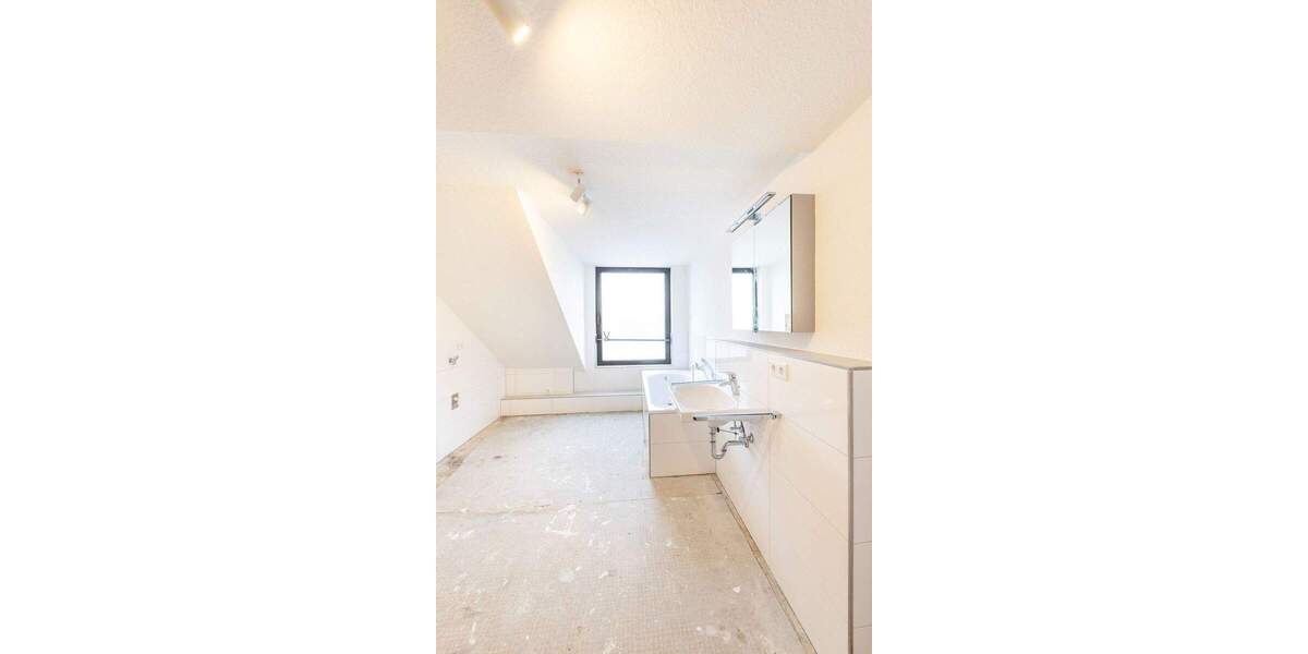 * Erstbezug nach Modernisierung * 2 Zimmer + Wohnküche + Hobbyraum & Balkonoption * 2 zimmer