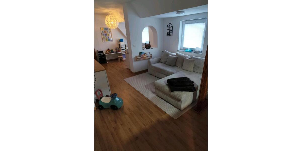 2. Etage moderne u helle 78m² DG-Wohnung 3.5 zimmer