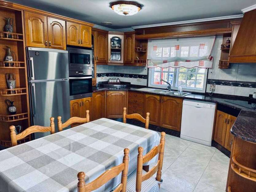 Haus zum Kaufen in Mugardos 310.000 € 230 m²
