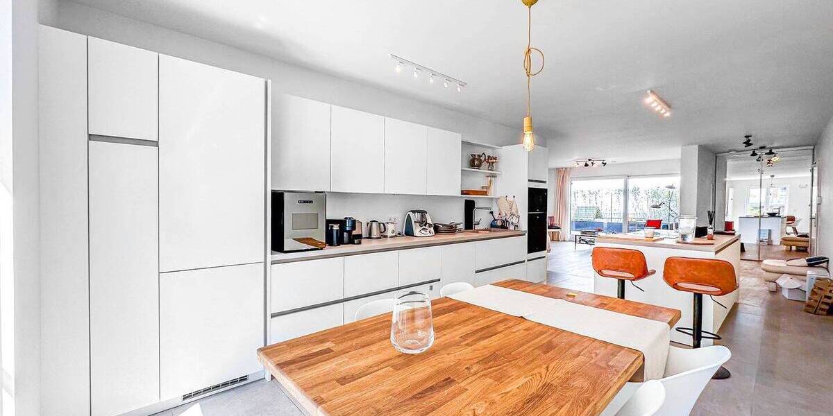 Etagenwohnung Düsseldorf Friedrichstadt - 4 Zimmer, 147 m&sup2;, 3.000&euro; | Angebot:26788242