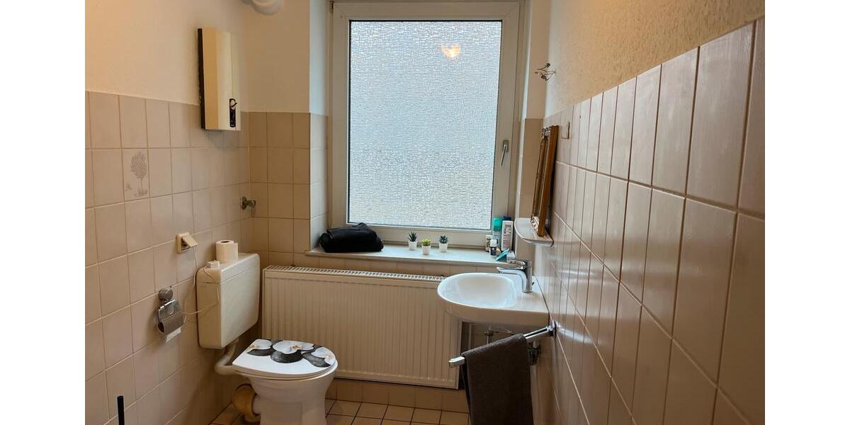 Zunächst Bewerberstopp! Biete helle 1 ZKB möbliert 1 zimmer