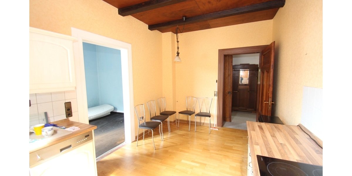 Mehrfamilienhaus mit drei Wohneinheiten und Entwicklungspotenzial 6 zimmer