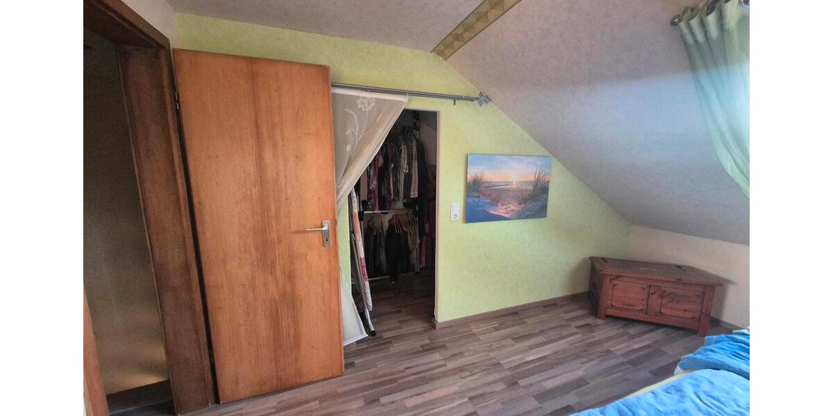 Reihenmittelhaus mit Balkon, Panoramablick & Waldrandlage 5 zimmer