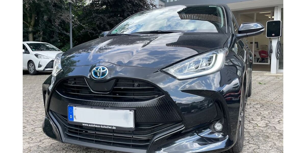 Toyota Yaris 11.900 km 21.999 &euro; Wipperfürth 51688