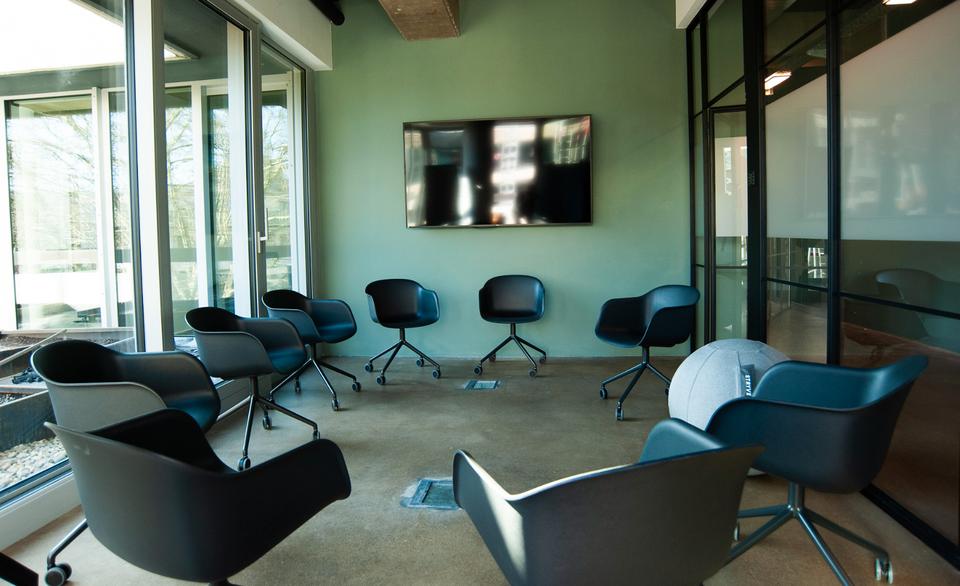 Double Office Studio One: Flexible Konditionen, kreative Community zimmer