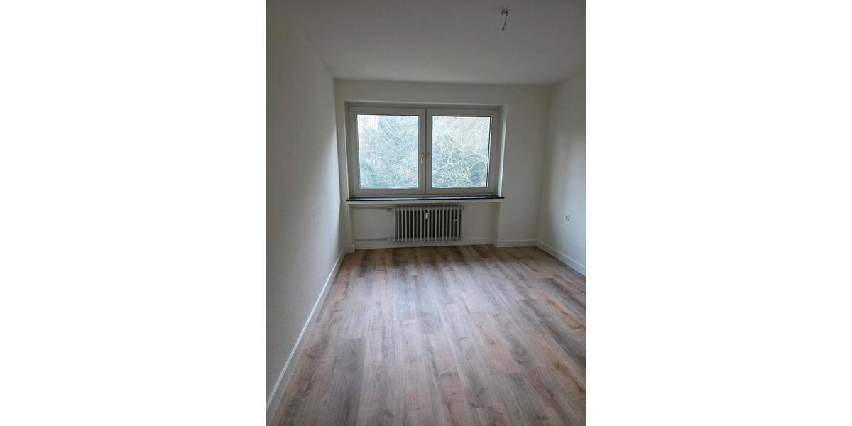 Frisch Renovierte Wohnung direkt an der Uni für 2er WG geeignet 2 zimmer