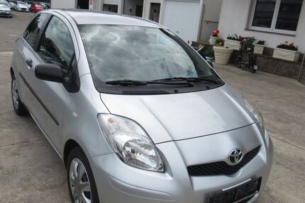 Toyota Yaris 73.500 km 6.400 &euro; Leverkusen 51371