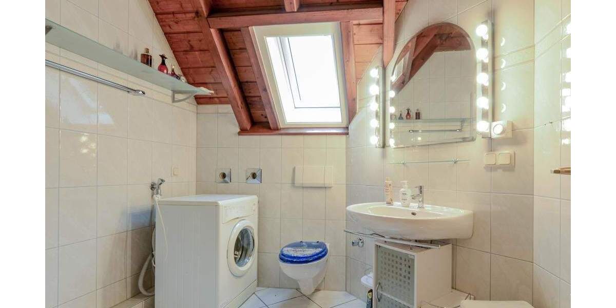 Möbilierte Einliegerwohnung für weibliche Mieterin ab 40 Jahren, wegen des hohen Alters der Vermieter, in einem sehr ... 2 zimmer