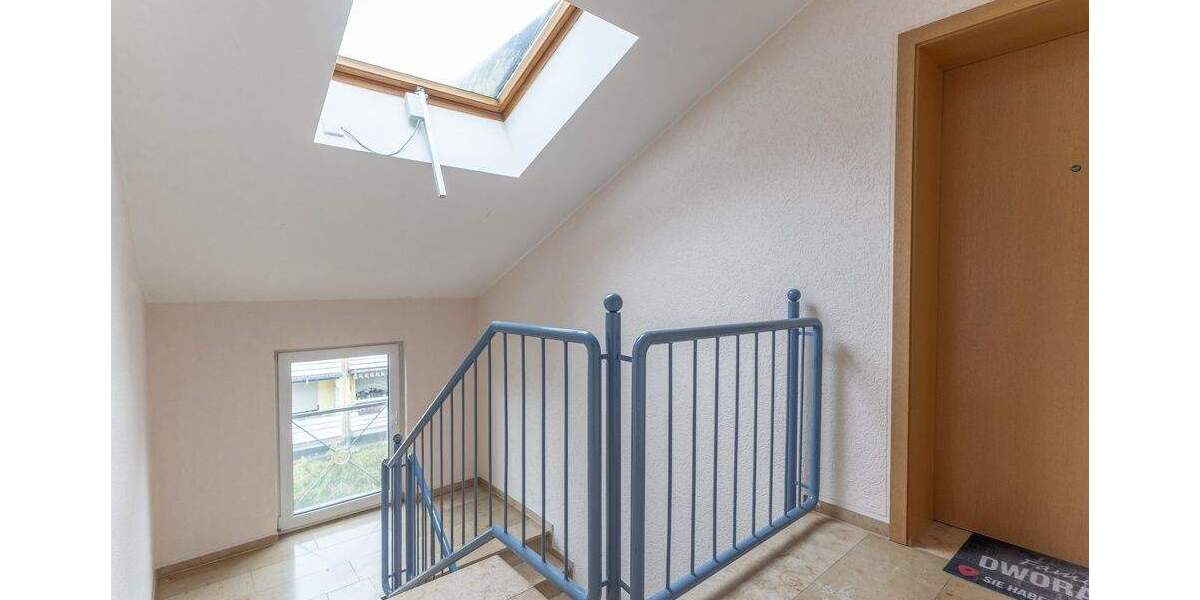 Schöne ca. 135 m² große 4-Zimmer-Maisonettewohnung mit Dachatelier und Westloggia in Garenfeld! 4 zimmer