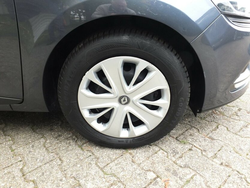 Renault Clio GT EXPRESSION NAVI PARCTRONIC START-STOP 118.021 km 8.904 € Köln 50858