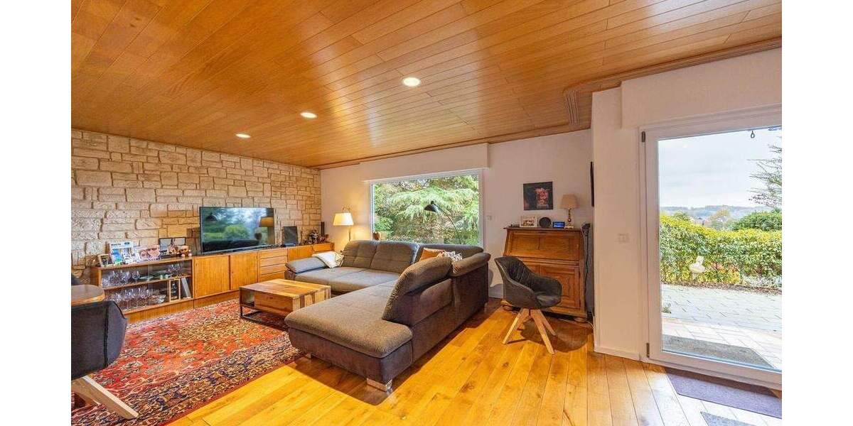 Einfamilienhaus mit Einlieger, Garage, Doppel-Carport und schönem Garten 7 zimmer