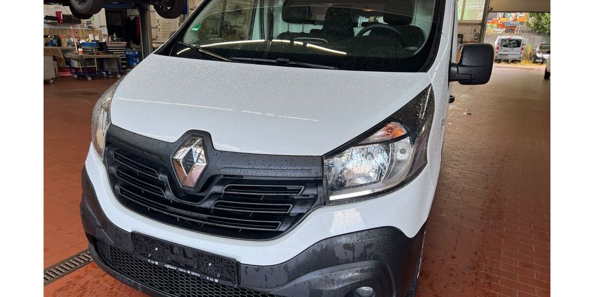 Renault Trafic 212.900 km 9.300 &euro; Halver 58553