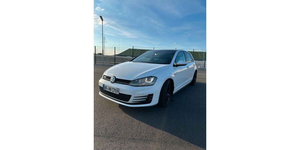 VW Golf 220.700 km 9.990 &euro; Düsseldorf 40472