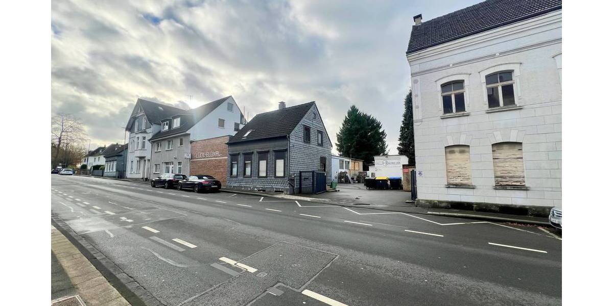 Baugrundstück mit mehreren Wohn- und Gewerbebestandsgebäuden zimmer