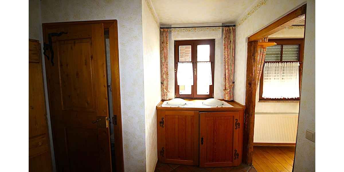 Kernsaniertes Einfamilienhaus mit (Bau)-Grundstück und großem Anbau mit vielen Nutzungsmöglichkeiten 5 zimmer