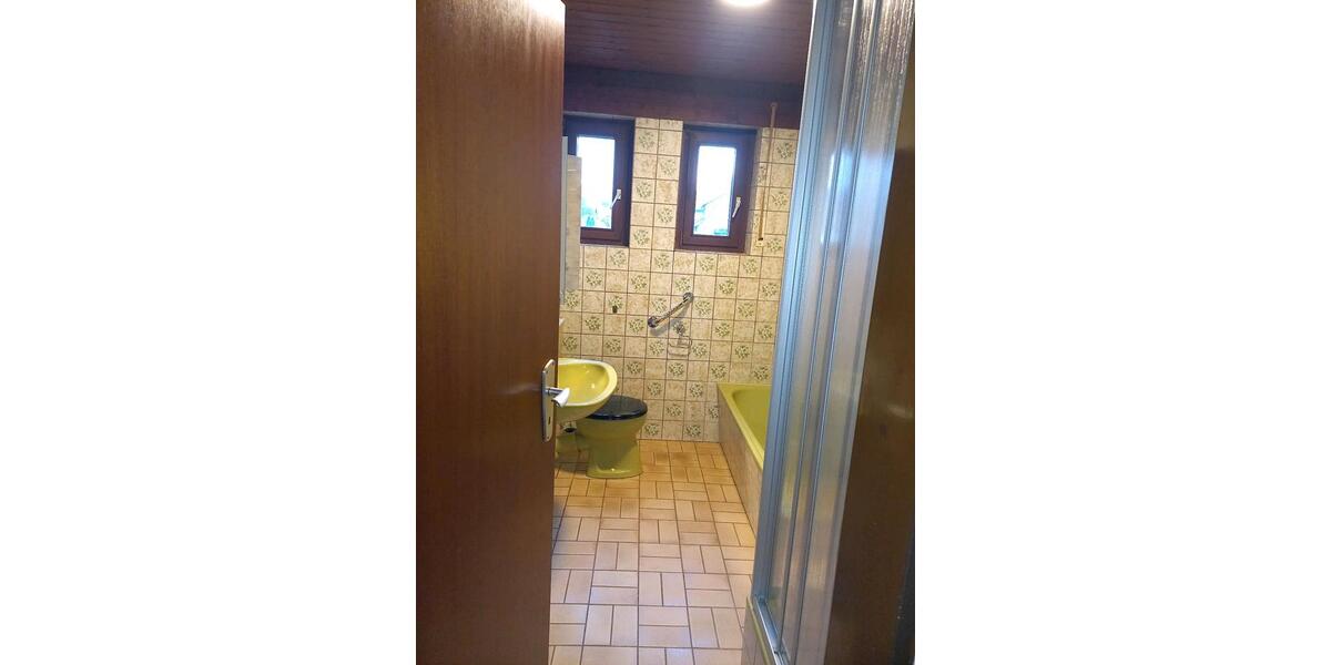 Erdgeschoßwohnung Engelskirchen - 5 Zimmer, 120 m&sup2;, 1.100&euro; | Angebot:25930795