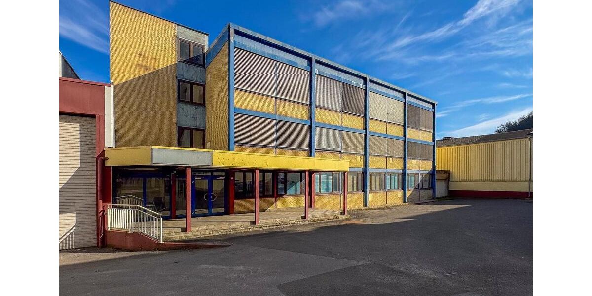 GEWERBEKOMPLEX – 420 m² – STELLPLÄTZE – AUFZUG zimmer