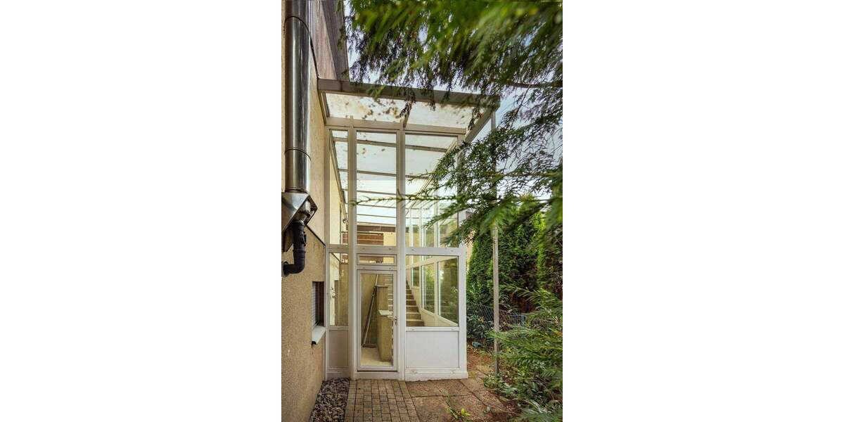 Einfamilienhaus mit Einlieger, Garage, Doppel-Carport und schönem Garten 7 zimmer