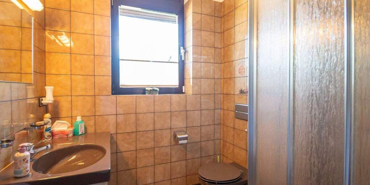 Stilvoller Bungalow mit Pool und liebevoll angelegtem Garten 5 zimmer