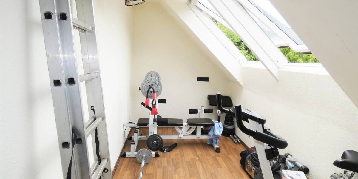 260qm Wohnfläche mit Garten, 3 Loggien, Kamin & Einbauküche - auch als Zweifamilienhaus nutzbar 7 zimmer