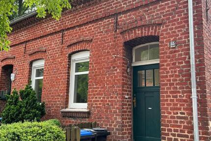 Saniertes Reihenendhaus mit eigenem Garten, Stellplatz, EinbKüche