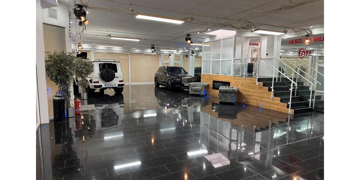 Befahrbare Halle Autohaus Gewerbehalle mit Büro zimmer