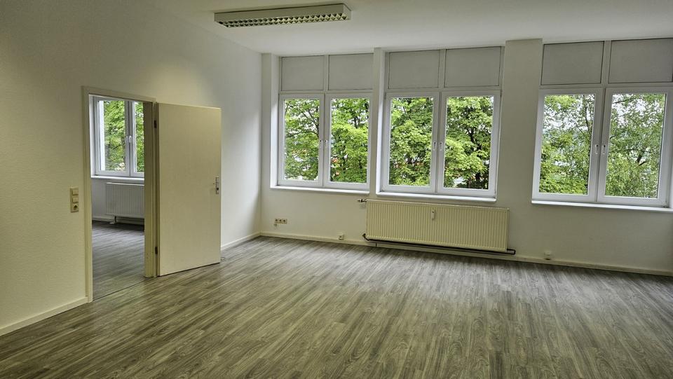 42 qm Lagerfläche mit 32 qm Bürofläche in Remscheid Lennep zimmer