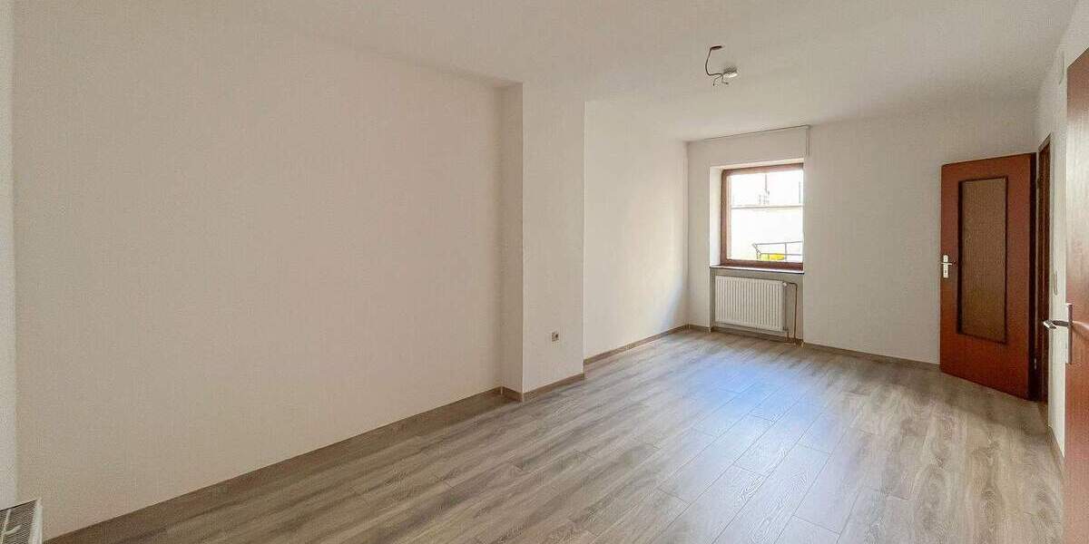Etagenwohnung Hagen Wehringhausen - 3 Zimmer, 97 m&sup2;, 670&euro; | Angebot:26796176