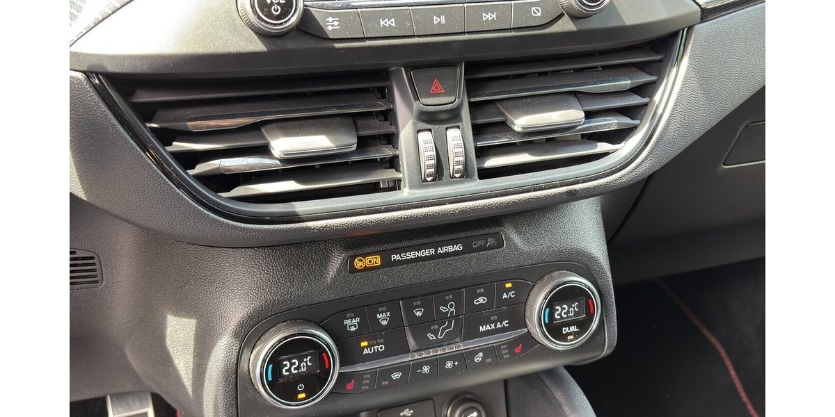 Ford Focus ST-Line X Autom. Navi HuD LED Kamera 43.623 km 17.200 &euro; Wuppertal 42327