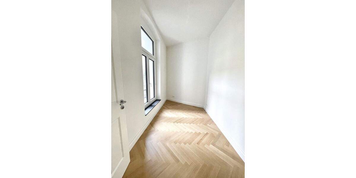 Erstbezug Altbauperle Pempelfort! Stilvoll kernsanierte Beletage mit Loggia u. Aufzug 3 zimmer