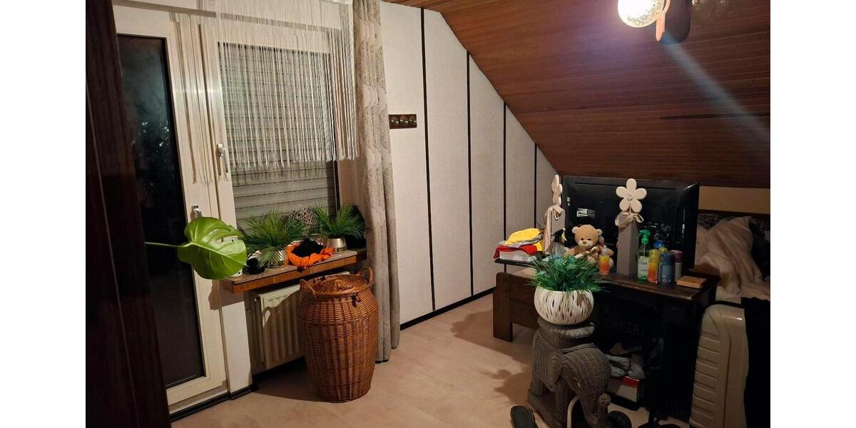 Dachgeschoßwohnung Leverkusen Bergisch Neukirchen - 4 Zimmer, 86 m&sup2;, 1.200&euro; | Angebot:25784130