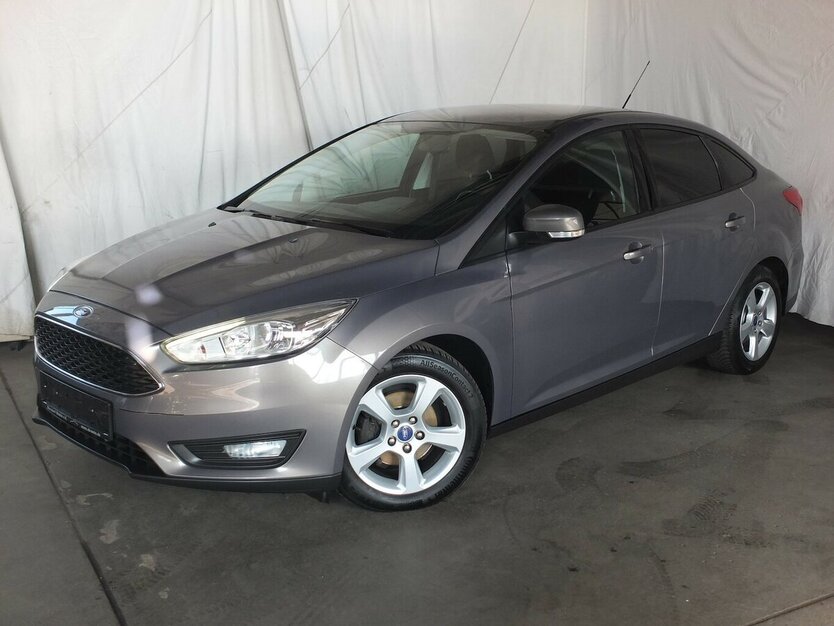 Ford Focus STUFENHECK KLIMAUTOMATIK PARKPILOT 118.919 km 7.304 € Köln 50858