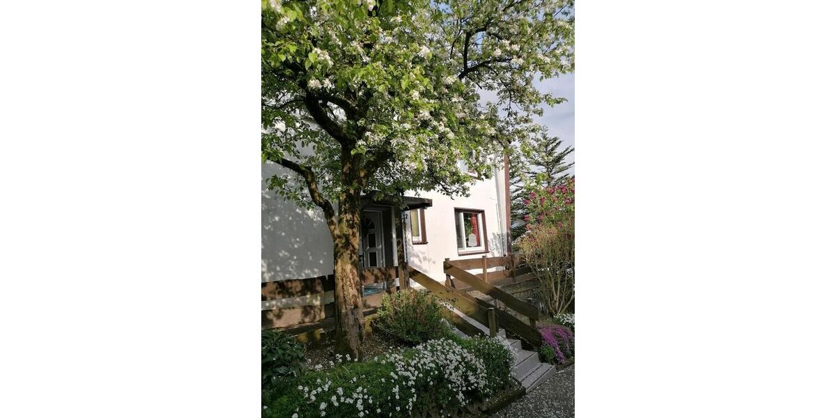 Helle Parterre Wohnung mit Garten und Wintergarten 2 zimmer