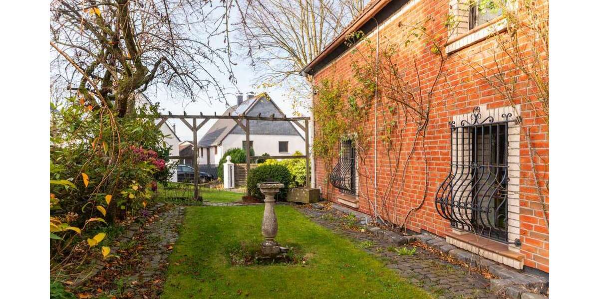 Einfamilienhaus Schalksmühle - 7 Zimmer, 298 m&sup2;, 380.000&euro; | Angebot:26885085