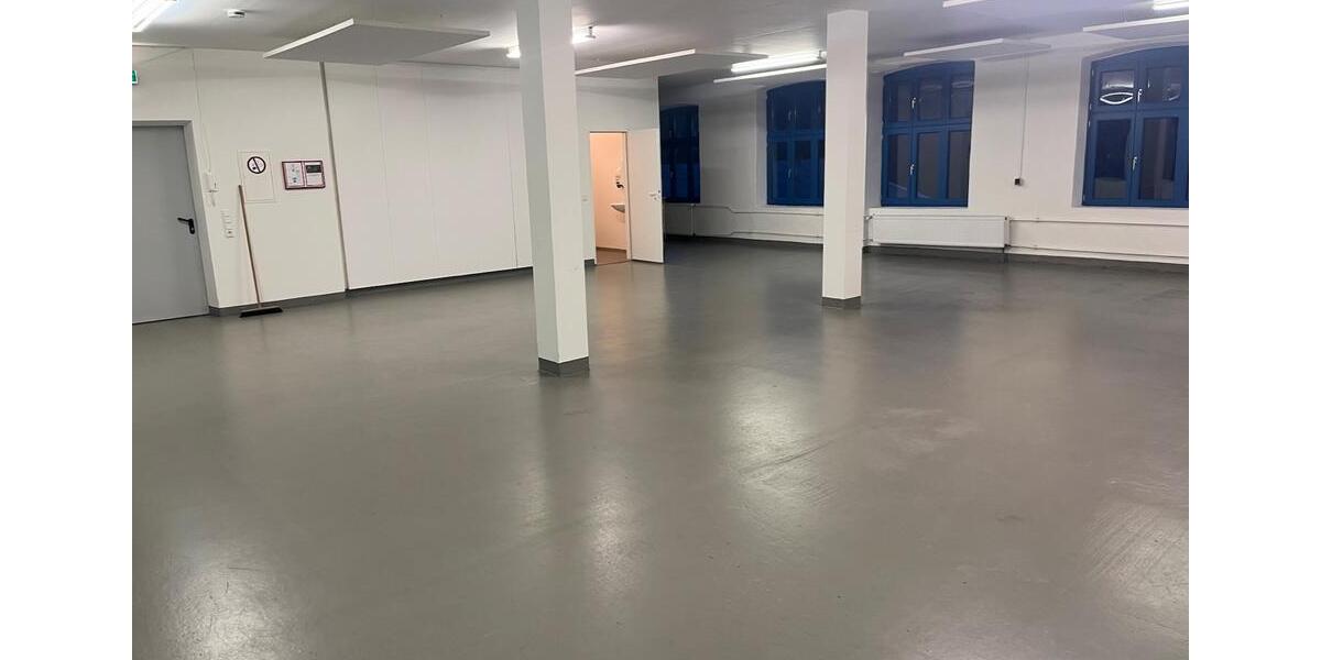 TOP sanierte 400m2 Halle Büros in historischem Ambiente ! zimmer