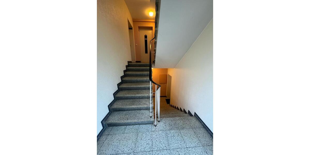 **Helle & frisch renovierte 2,5-Zimmer-Wohnung – mit Balkon & Aufzug** 2 zimmer