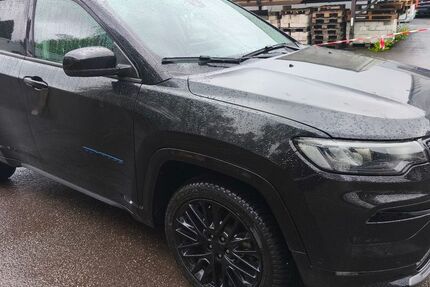 Jeep Compass 85.000 km 18.900 &euro; Solingen 42651